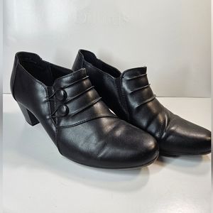 Heeled Black Booties with Buttons